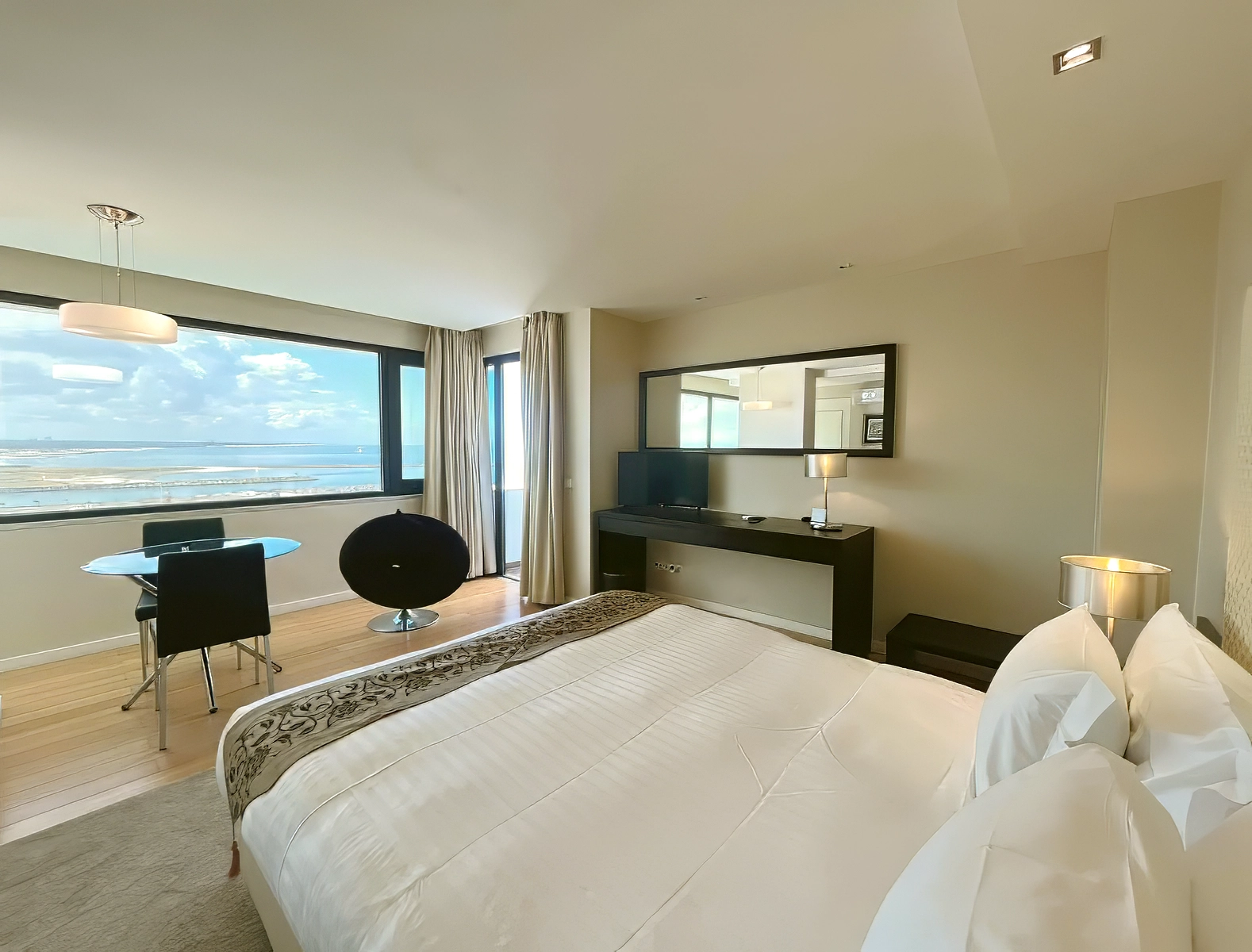 Suite com Varanda com Vista Mar e Rio